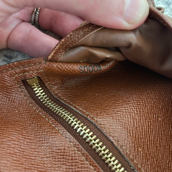 Authentic Louis Vuitton Long Bifold Monogram Wallet - Brown - Picture 5 of 8